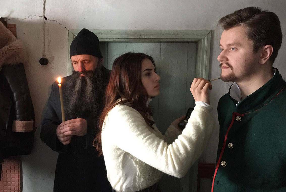 Головну роль зіграє священик
